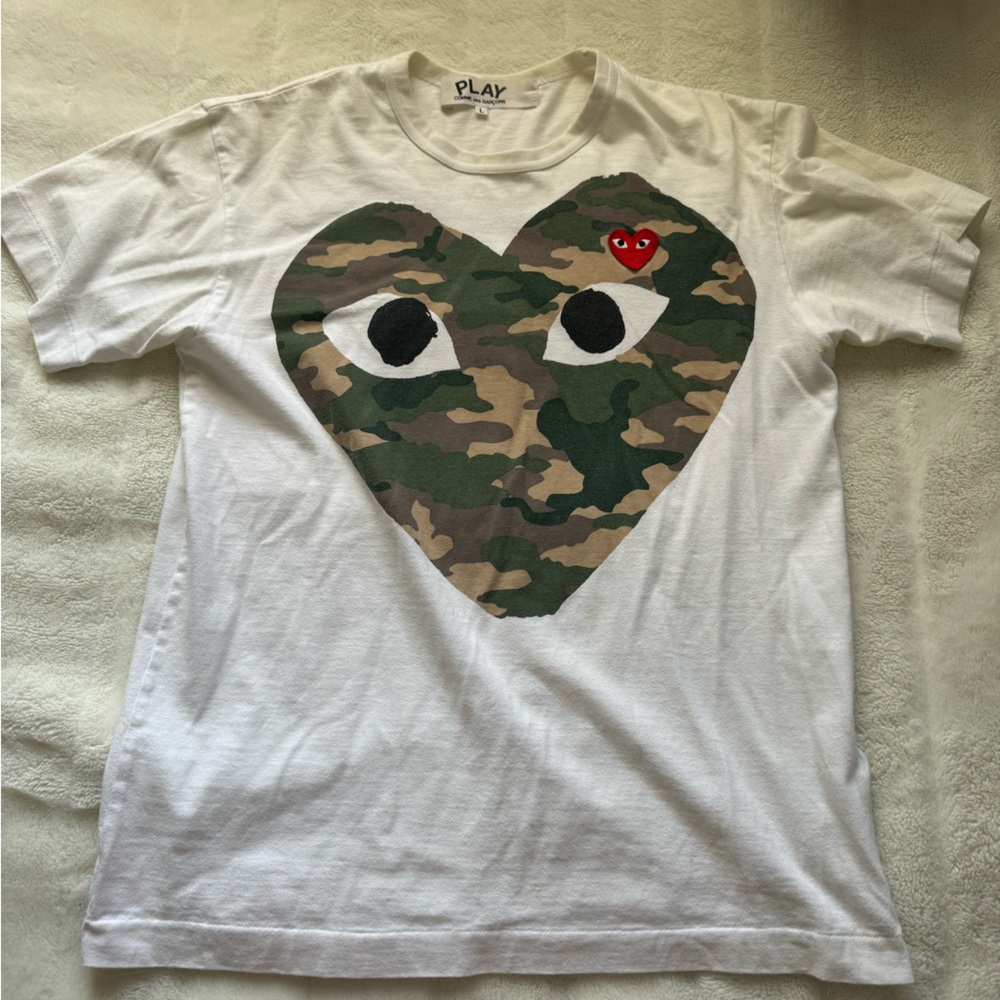 COMME DES GARÇONS PLAY double heart tshirt.